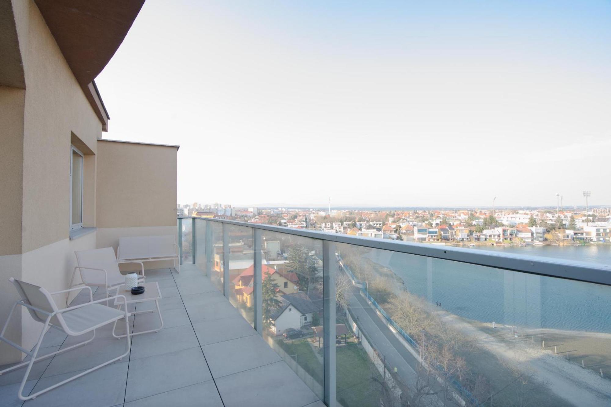 Apartament Luxusny Penthouse Nad Jazerami 230 M2, 3X Garaz, Wifi Senec Zewnętrze zdjęcie